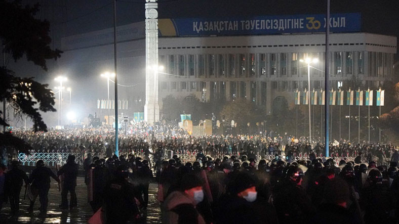 Kazakistan’da ‘Gaz Zammı’ Protestosu İstifa Getirdi